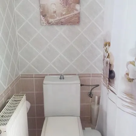Rose Garden Apartment *